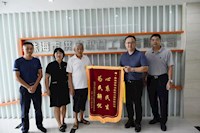 搶修污水管為民解憂，居民夸贊送錦旗